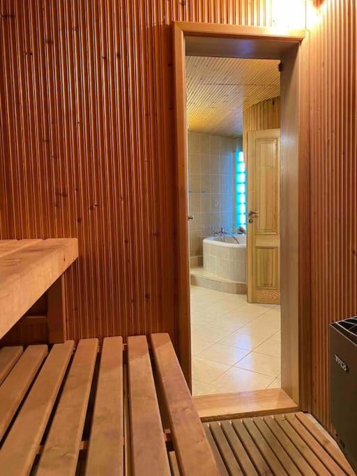 Rooftop 180M2 Loft With Private Sauna, Братислава Екстер'єр фото