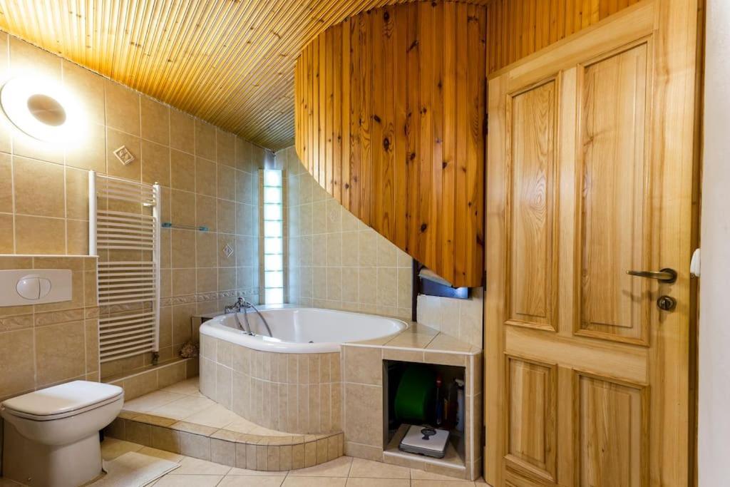 Rooftop 180M2 Loft With Private Sauna, Братислава Екстер'єр фото