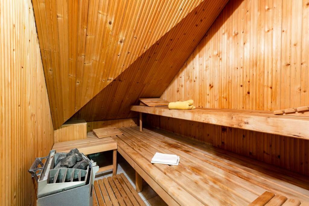 Rooftop 180M2 Loft With Private Sauna, Братислава Екстер'єр фото